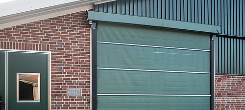 Portoni Lubratec® - Portone sezionale Stabitor - Soluzione affidabile per il passaggio quotidiano di veicoli di grandi dimensioni Lubratec Stabitor - portone sezionale per uso intensivo e alta capacità di carico