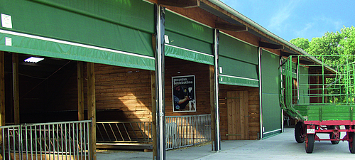 Porte Lubratec® - Sistema di tapparelle Rollotor - Soluzione semplice per l'apertura e la chiusura giornaliera Lubratec Rollotor - Porta tecnicamente semplice per un comodo utilizzo nelle aperture dei fienili