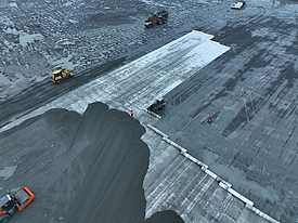 Installazione del geotessile tessuto Stabilenka Installazione del geotessile tessuto Stabilenka per il rinforzo del terreno