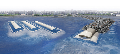 Groynes e frangiflutti realizzati con SoilTain Tubes per un'efficace protezione costiera Tubi SoilTain con materassino di protezione contro l'erosione come struttura centrale e tubi SoilTain per la protezione costiera, coperti da pietre armate.